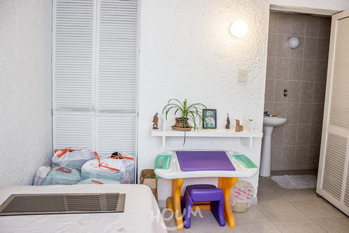 Casa En Bosques De Las Lomas, Miguel Hidalgo Con 3 Habitaciones