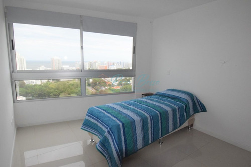 Imagen 21 de 30 de Apartamento De Categoría Con Vista Hacia La Mansa En Todos Sus Hambientes!! - Punta Del Este Roosevelt