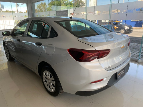 Imagen 7 de 11 de Chevrolet Onix 2021 Ls Tm