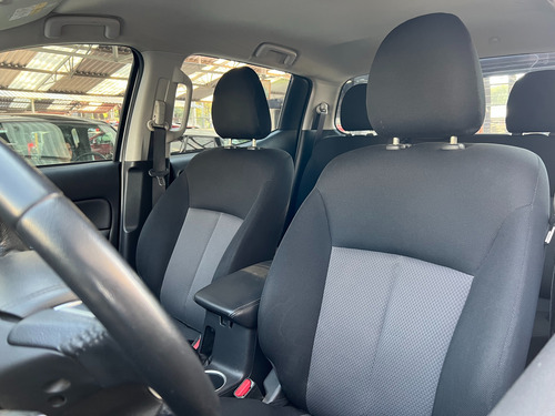 Mitsubishi L200 2.4 Cabina Doble 4x2 Mt