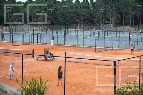 Imagen 17 de 20 de Costa Esmeralda - Deportiva 1 Al 100