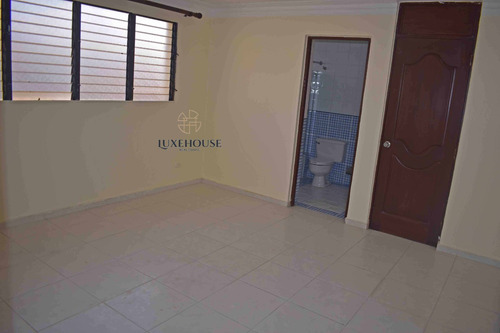 Imagen 8 de 16 de Amplio Pent-house De 250 Mtrs Con Jacuzzi. Revestido En Caoba En Sala, Estar, Comedor Y Habitación Principal. Con Excelente Ubicación Cerca De Supermercados, Ferreterías, En La Moraleja (eaa-003)