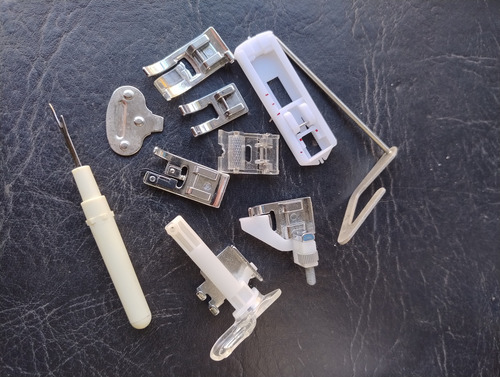 Máquina De Coser Toyota Quiltmaster 99 Blanca Portátil Blanco (Usado)