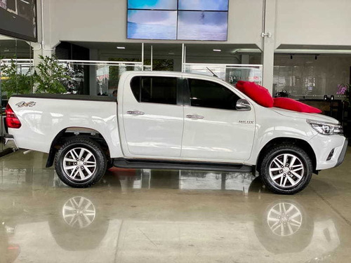 Imagem 4 de 15 de Toyota Hilux Cd Srx 4x4 2.8 Tdi 16v Diesel Aut 2017
