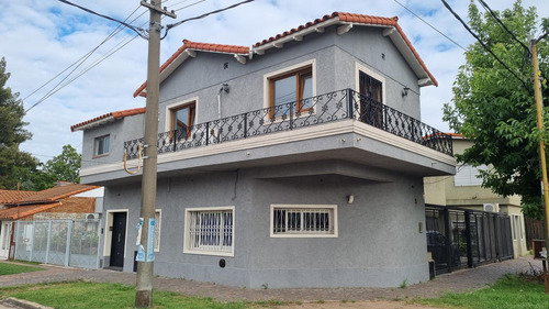 Casa En Planta Alta, Barrio Elsieland. Super Segura.