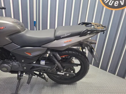 Bajaj Pulsar 180 Fi Neon