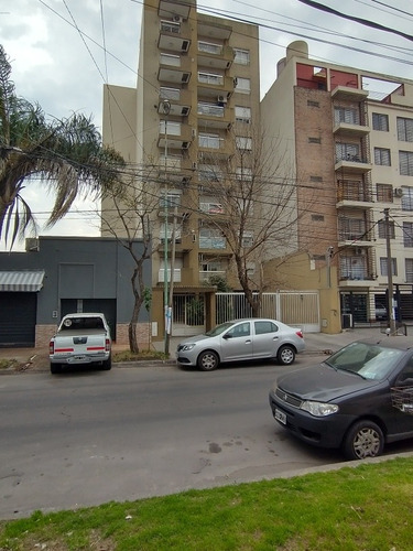 Imagen 1 de 9 de Dto. Monoambiente Con Cochera Y Balcón Al Frente Moron