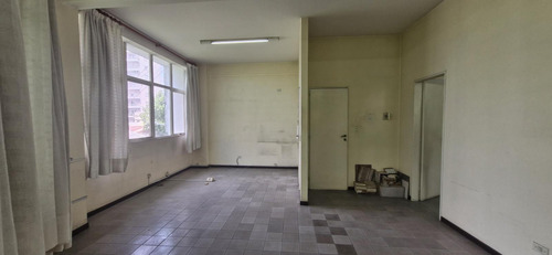 Oficina En Venta En El Centro De Pilar