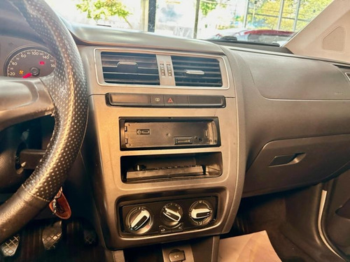 Volkswagen Fox 1.0 MPI Trendline (Flex)