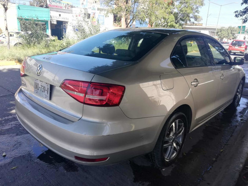 Imagen 6 de 12 de Volkswagen Jetta 2015 2.5 Trendline Mt