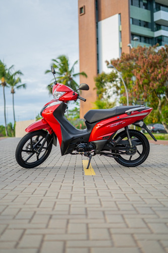 A Jet 125ss 2025 Preta Com O Banco Marrom.