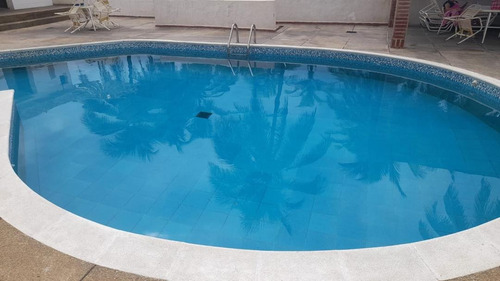 Apartamento En Tucacas, Conjunto Residencial Atlantis Palace. S.p