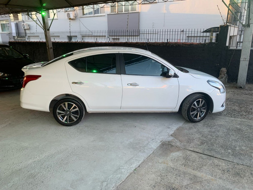 Nissan Versa SL 1.6 16V FlexStart 4p Aut.