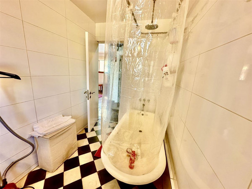 Casa En Venta De 4 Dorm. En Ñuñoa