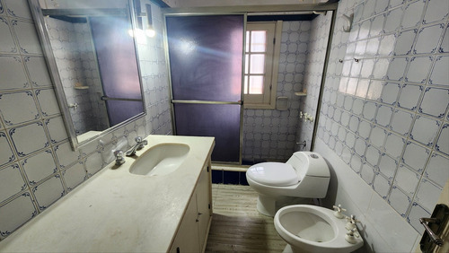 Casa Para Oficinas En Carrasco. Amplio Espacio Para Autos