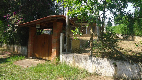Casa Em Condomínio Com Piscina