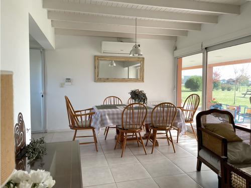 Casa En Venta Con Gran Lote - 2 Dorm - Zona Los Horneros Tandil