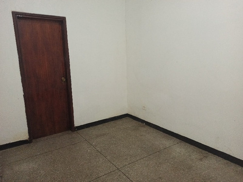 Imagen 3 de 5 de En Venta Local Comercial En La Av Bolivar Norte.
