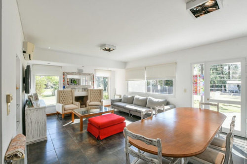 Imagen 9 de 30 de Casa De 3 Dormitorios En Venta Con Pileta Barrio Cerrado Aldea Fisherton