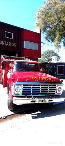 Imagen 2 de 7 de Ford 600 V8