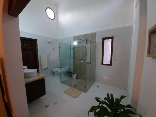 Imagen 12 de 24 de Re/max. Iris Hernandez. Vende Casa (308/300m2). Piedras Pintadas. Valencia. Codigo 125746