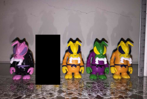 Secret Base / Skull Bee / Kidrobot / Dunny / $300 Cada Uno (Usado)