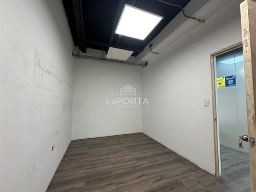 150 Uf / Local Comercial / Las Condes