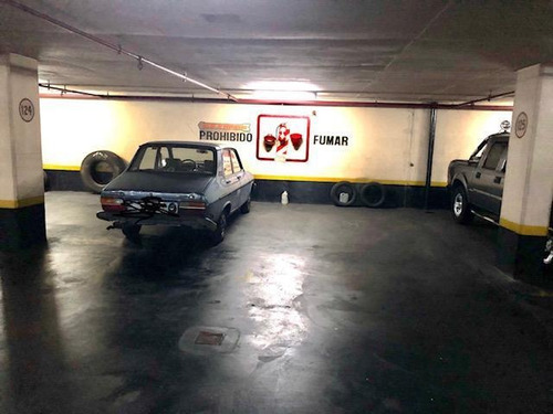 Imagen 2 de 6 de Dos Cocheras Grandes (para 4x4) Frente A Alto Palermo