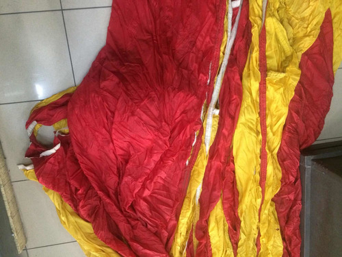 Imagen 6 de 8 de Paracaídas En Desuso.