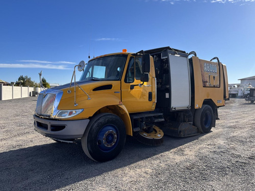 Schwarze A8000 Camion Con Barredora Camion International