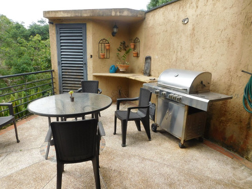 Townhouse En Venta Urb. Monteclaro Laguna