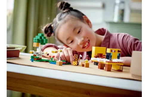 Lego 21241 La Cabaña-abeja Cantidad De Piezas 254