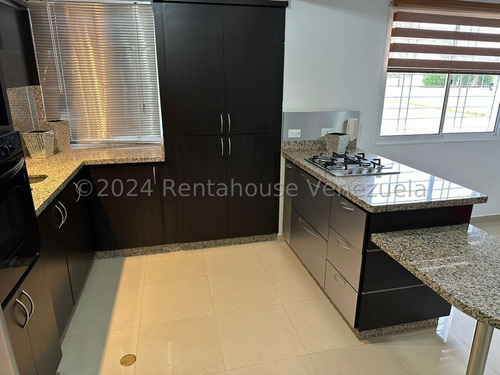 Dennymar, Vende Apartamento Amoblado En Urb Priv Al Este De La Ciudad, Conectado A Planta, Areas Sociales, 2hab, 2baños, Ambientado Para Brindar Total Confort Para Vivir Y Descansar, Contáctame B4b5b4