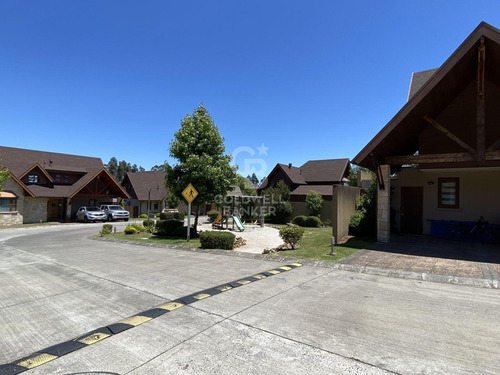 Fundo El Venado, Con Amplio Jardin Y En Condominio