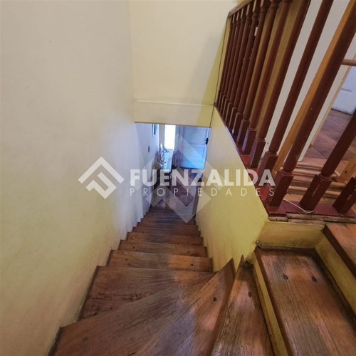 Casa En Venta De 5 Dorm. En La Cisterna