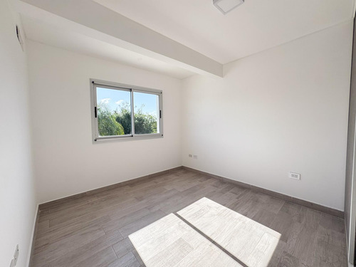 Departamento 2 Ambientes Con Balcón Y Cochera - Bolivar Al 400 - Lomas De Zamora