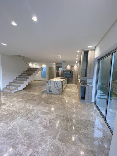 Imagen 13 de 15 de Yosmar & Fernando Venden Town House En Cumbres De Guataparo. Foth-