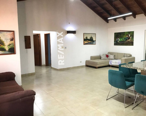 Casa Con Amplio Terreno Y Potencial Comercial En Juan Griego, Isla De Margarita