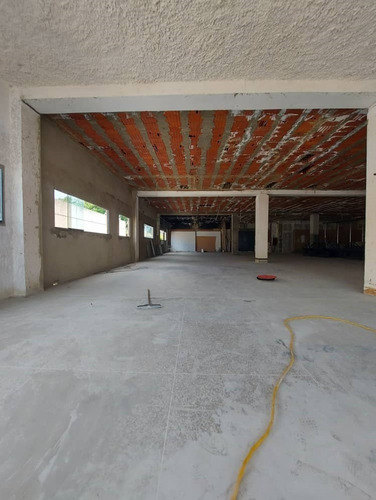 Imagen 9 de 10 de Se Vende/ Alquila Local Comercial (edificio) 1758m² Prados Del Este