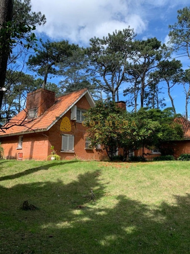 Casa En Parada 17 Playa Mansa, Punta Del Este- Ref: 3954
