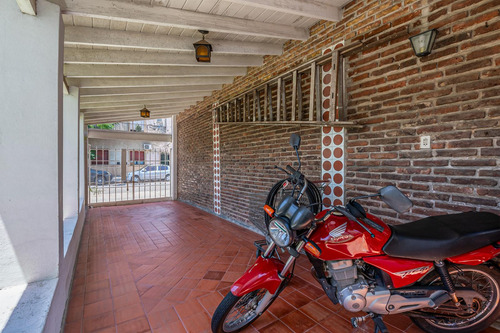 Hermosa Casa De Estilo - Venta - 6 Amb - Jardin - Garage - Suite - Coghlan