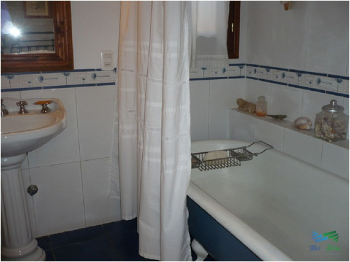 - Ref: 2051