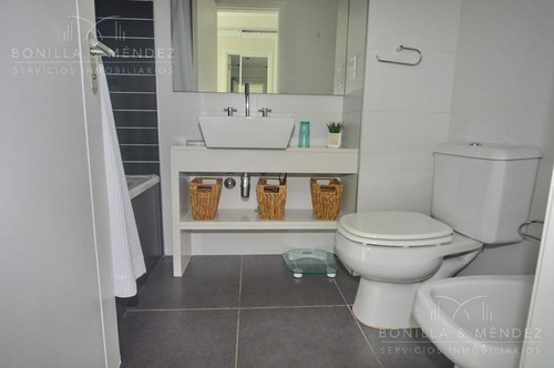 Ocean Drive 2, Unidad De 2 Dormitorios, 2 Baños, Garage, Piso Alto!
