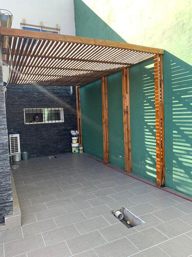 Casa En Venta - 4 Dormitorios 2 Baños - Cochera - 267mts2 - Tolosa, La Plata