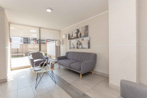 Edificio Av. Fernández Albano (1 Est.) Vista Poniente Piso