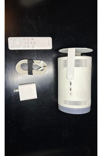 Samsung - Proyector Portátil Inteligente 30 A 100 Pulgadas Blanco (Usado)