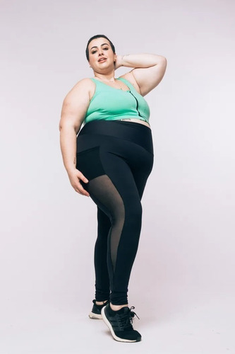 Imagem 4 de 7 de Legging Com Bolso Plus Size Emana Preto Wonder Size