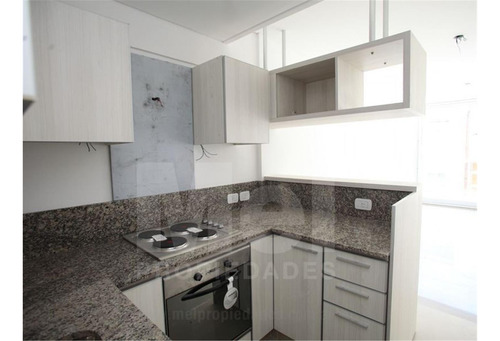 Alquiler 2 Amb, Dormitorio En Suite, Toilette Y Balcón.