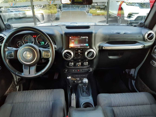 Jeep Wrangler Sahara 2011