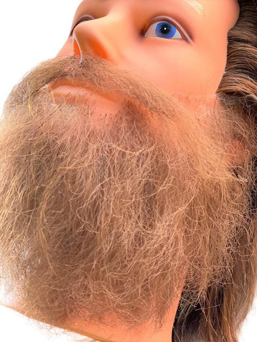 Barba falsa implantada con hilo rojo y bigote